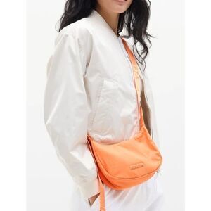 🆕️👜ATHLETA All About Mini Crescent Bag, Papaya (Orange)